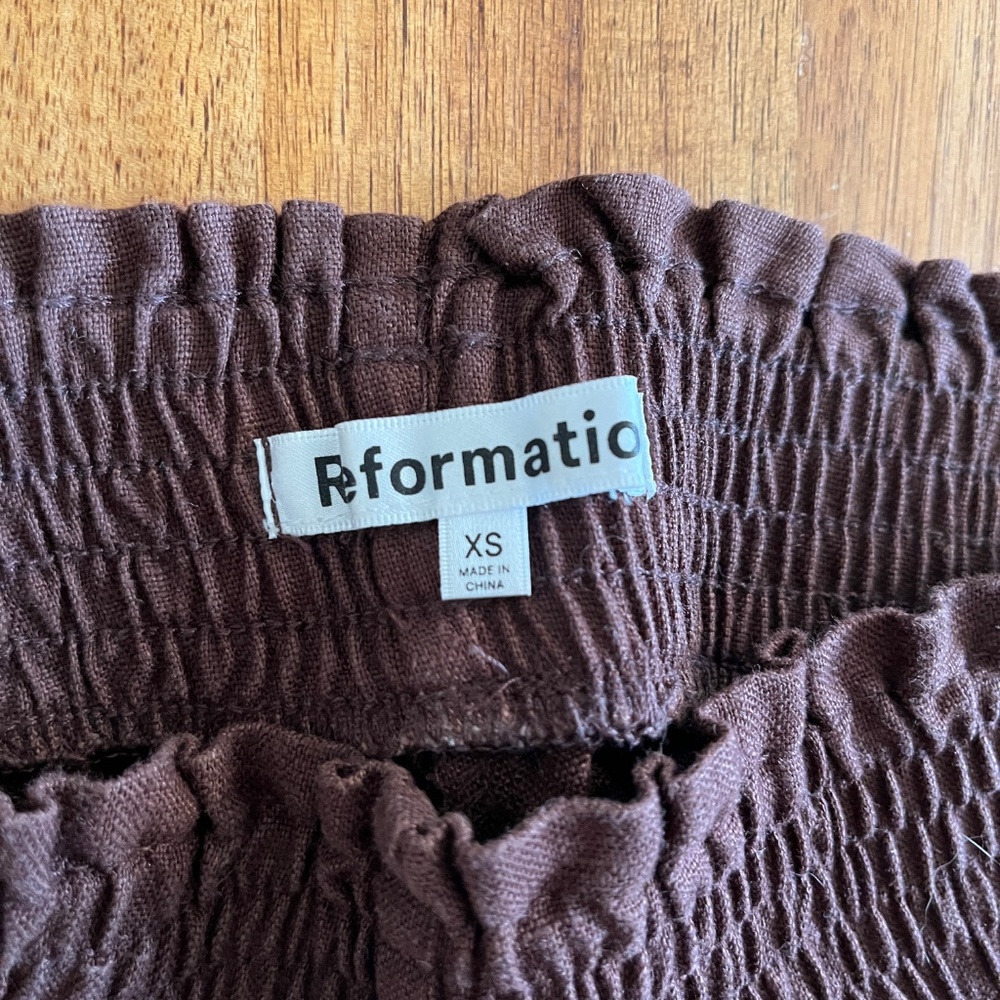 Reformation 100% Linen Shorts in Brown XS - Picture 3 of 4
